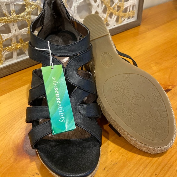 Solesenseability Womens Wedge Shoe Brand New - Picture 5 of 6